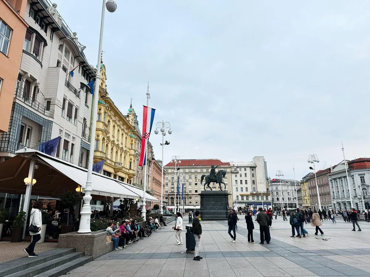 Koliko zarađuje konobarica, a koliko učiteljica: Hrvati otvoreno progovorili o platama, a mi bolje da ćutimo