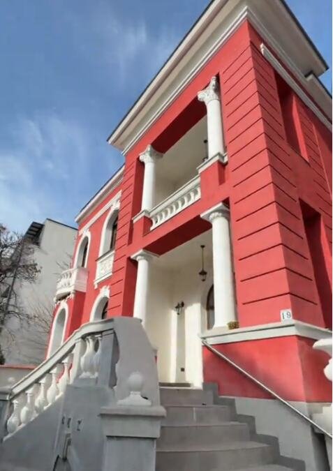 Košta kao 50 prosečnih stanova, a unutra kao u dvorcu! Evo kako izgleda vila na Vračaru od 2,2 miliona €! VIDEO