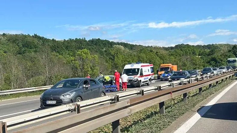 "Dečko iz golfa mi ne izlazi iz glave": Očevici o stravičnoj nesreći na autoputu kod Rume u kojoj su poginule četiri osobe