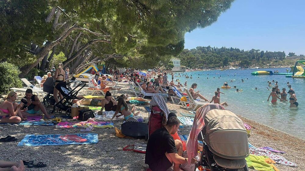 "220 evra, ali mora 7 dana i uz ovaj uslov": Hrvat pitao za cenu apartmana na Makarskoj rivijeri, pa se zaledio!