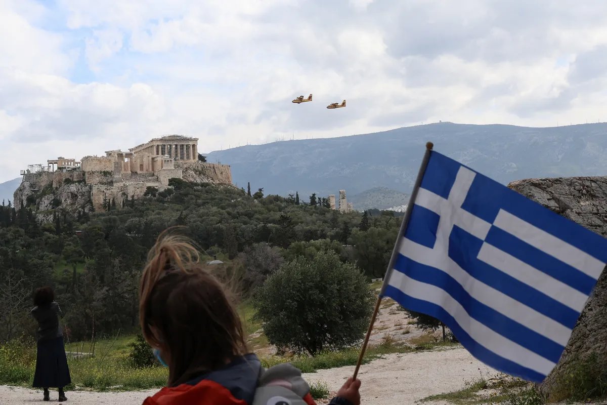 Naoružani 89-godišnjak pucao na dva mesta u Atini, ranio nekoliko ljudi