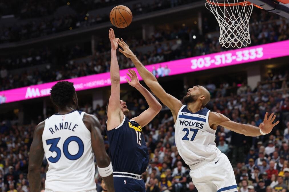 KO NIJE GLEDAO PRENOS UŽIVO - EVO KAKO JE DENVER SRUŠIO MINESOTU: Pogledajte najzanimljivije detalje sa petog meča serije Nagetsa i Timbervulvsa (VIDEO)