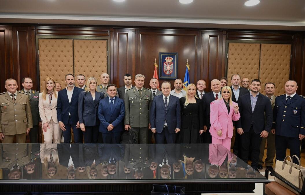 DAČIĆ PRIMIO POLAZNIKE 15. KLASE VISOKIH STUDIJA BEZBEDNOSTI I ODBRANE: Usavršavanje kadrova jedan od ključnih stubova stabilnog i efikasnog sistema