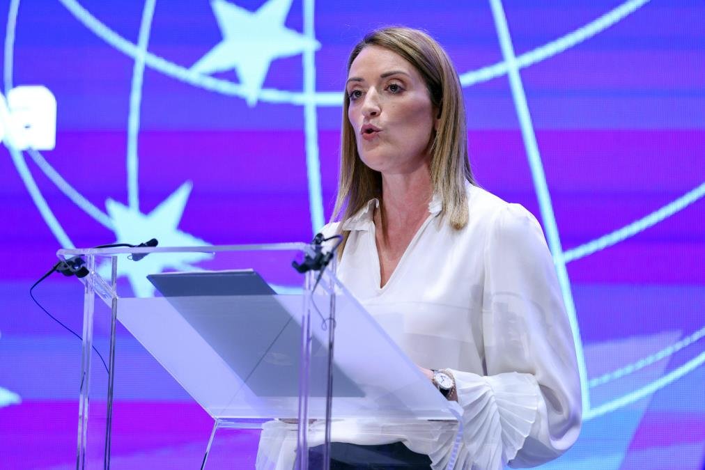 PREVREMENI IZBORI NA MALTI 30. MAJA Na objavu premijera reagovala opoziciona stranka Roberte Mecole, predsednice Evropskog parlamenta: "Mi smo spremni!" (FOTO)