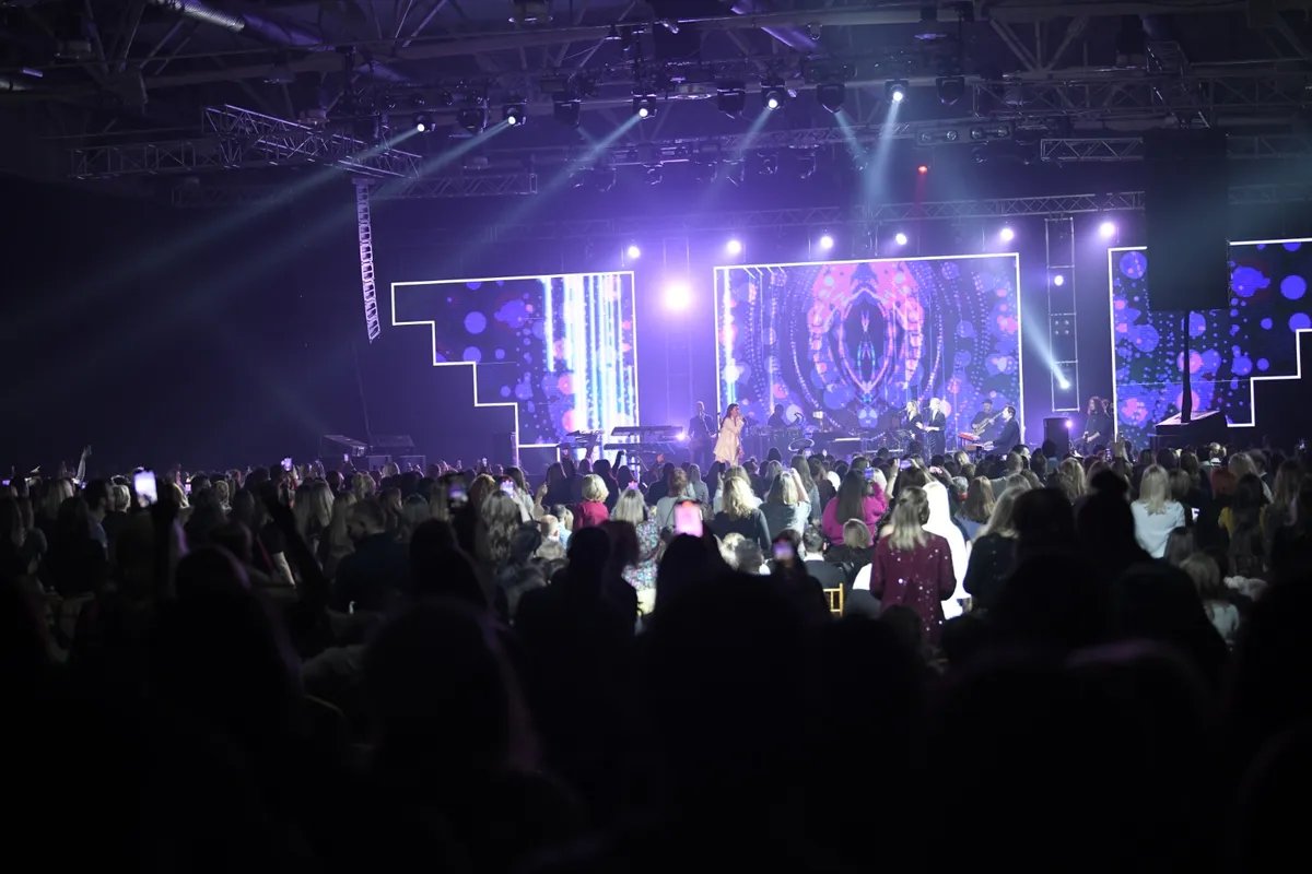 "Na nastupu smo bili konobar i ja": Pevačica se prisetila teški početaka na estradi