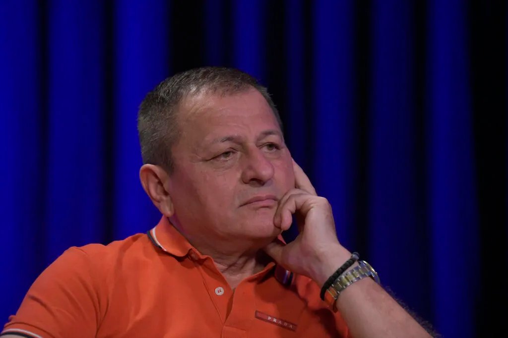 "Sestru su sahranili u dvorištu, a za brata nisam pitao": Porodica našeg pevača doživela teške tragedije