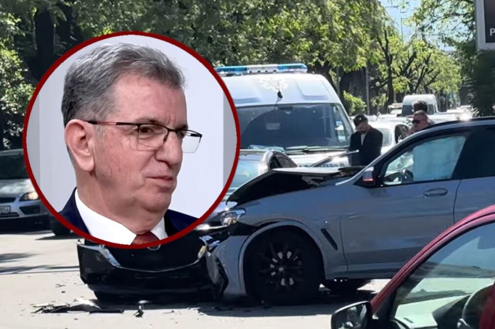 POTPREDSEDNIK SKUPŠTINE UČESTVOVAO U SAOBRAĆAJNOJ NESREĆI! Poznat po sramnoj provokaciji, pogledajte snimak sa mesta sudara (VIDEO)