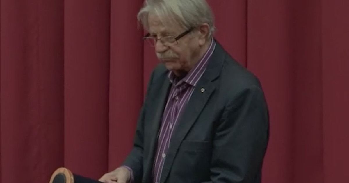 Ljubivoje Ršumović nagrađen za životno delo: "Ako naučimo decu da misle, imaćemo pametan narod