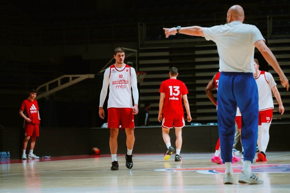 ZVEZDI STIGLO VELIKO POJAČANJE! Crveno-beli obradovali navijače - spreman je da debituje odmah!