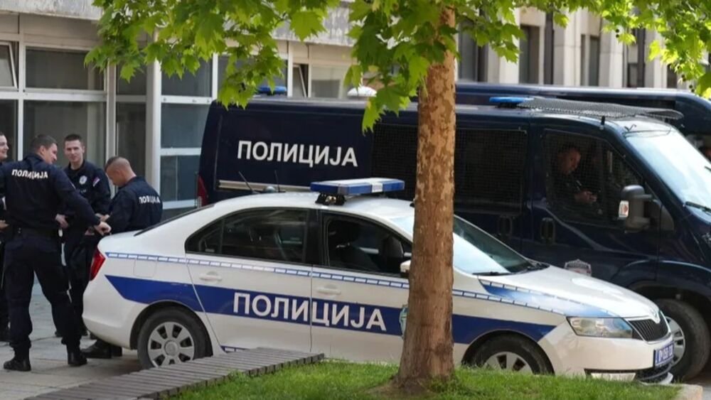 POLICIJA OPKOLILA BLOK 61, OPSADNO STANJE NA NOVOM BEOGRADU: Traga se za muškarcem koji je ubio čoveka (80)