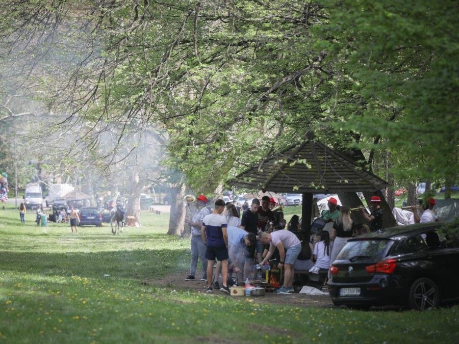 Pred prvomajske praznike hladni udar: Naoblačenje, kiša i mraz za uranak, a onda sledi preokret ovog datuma