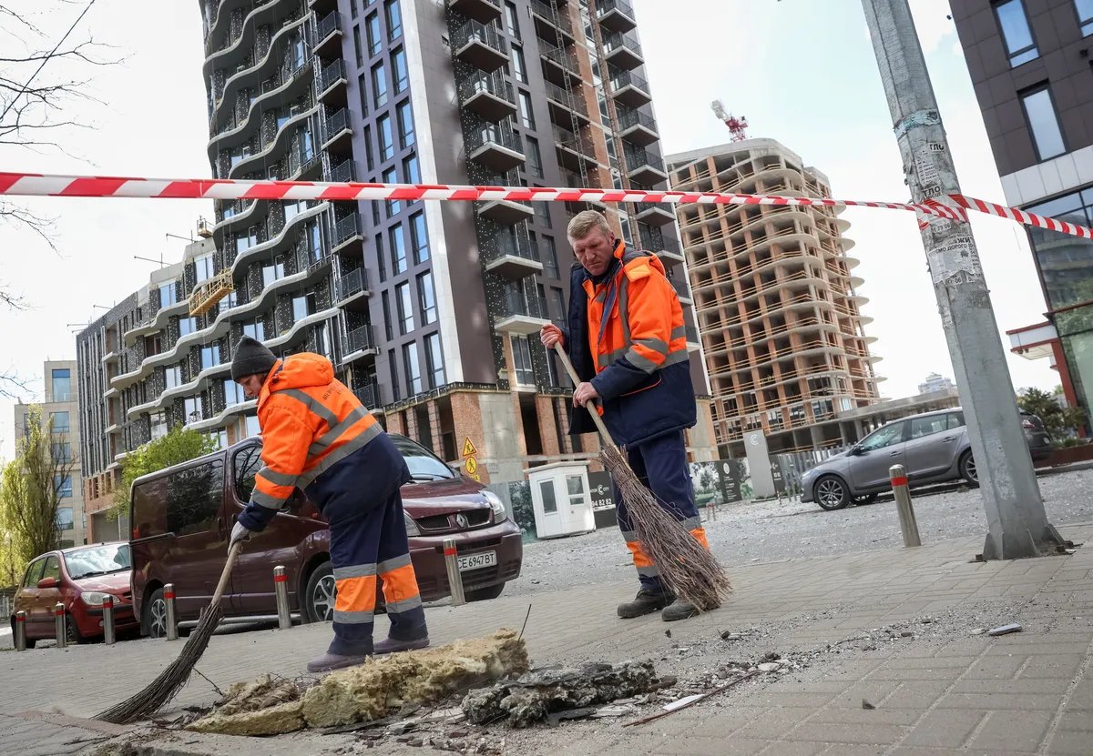 Dve osobe ranjene u dnevnom napadu ruskih dronova na Kijev