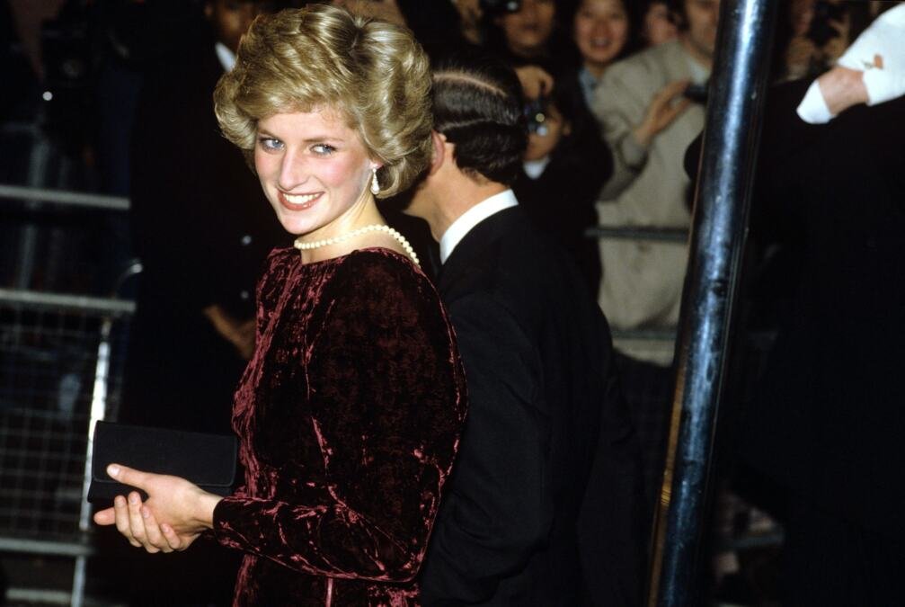 Princeza Dajana se jednom pojavila na Met Gala i šokirala javnost: Prekršila je sva kraljevska pravila i poslala poruku Čarlsu o kojoj su svi govorili