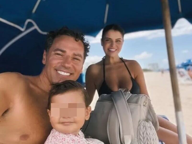 (FOTO) AZRA SA PORODICOM UŽIVA NA PLAŽI NA FLORIDI, A ZA RUČAK BALKANSKI MENI:  Paradajz, pašteta i hleb: Šta ima bolje od ovoga?