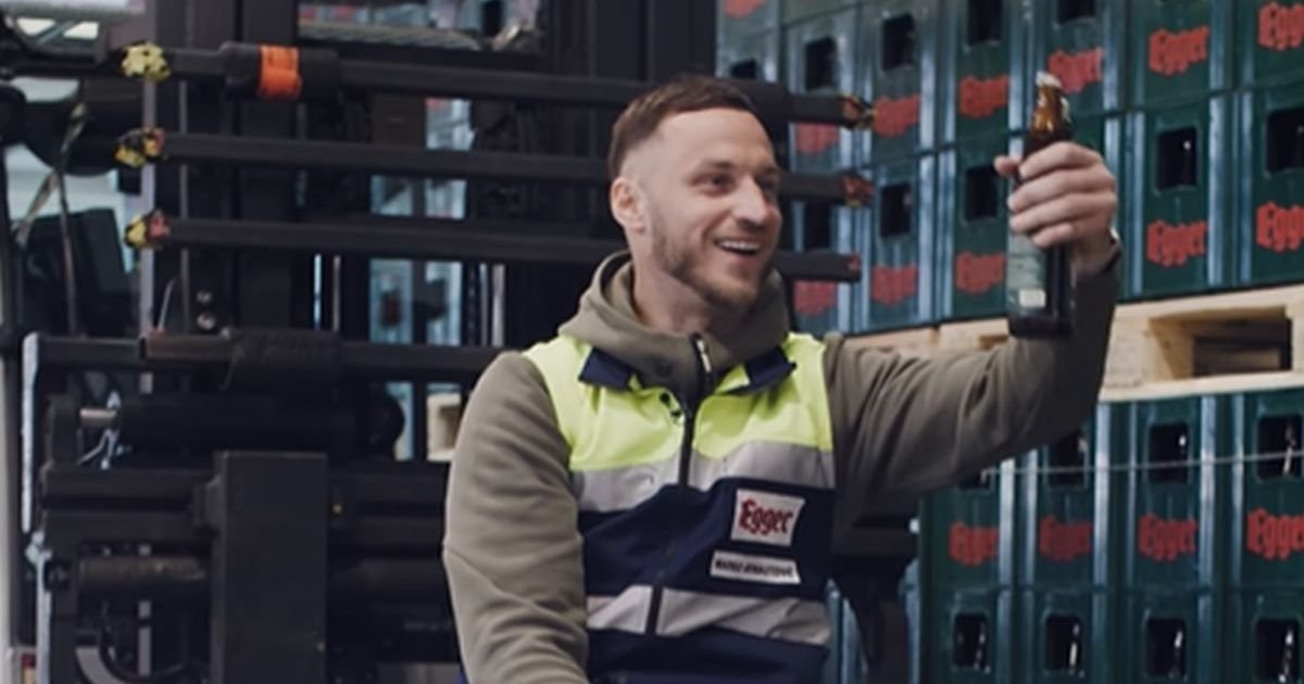 Marko Arnautović sa 9 različitih predmeta otvorio pivo, broj 6 će vas iznenaditi