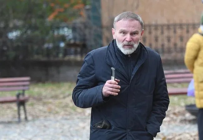 Direktor Jovine gimnazije postao profesor na fakultetu koji je poznat po "Tominoj diplomi": Niko ne zna gde su mu naučni radovi