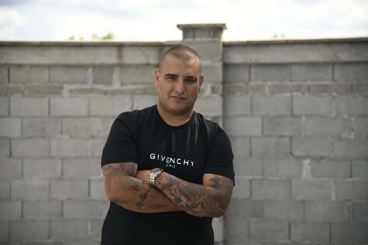 Darko Lazić pao sa ljuljaške: Njegova žena podelila urnebesan snimak koji je sve nasmejao VIDEO