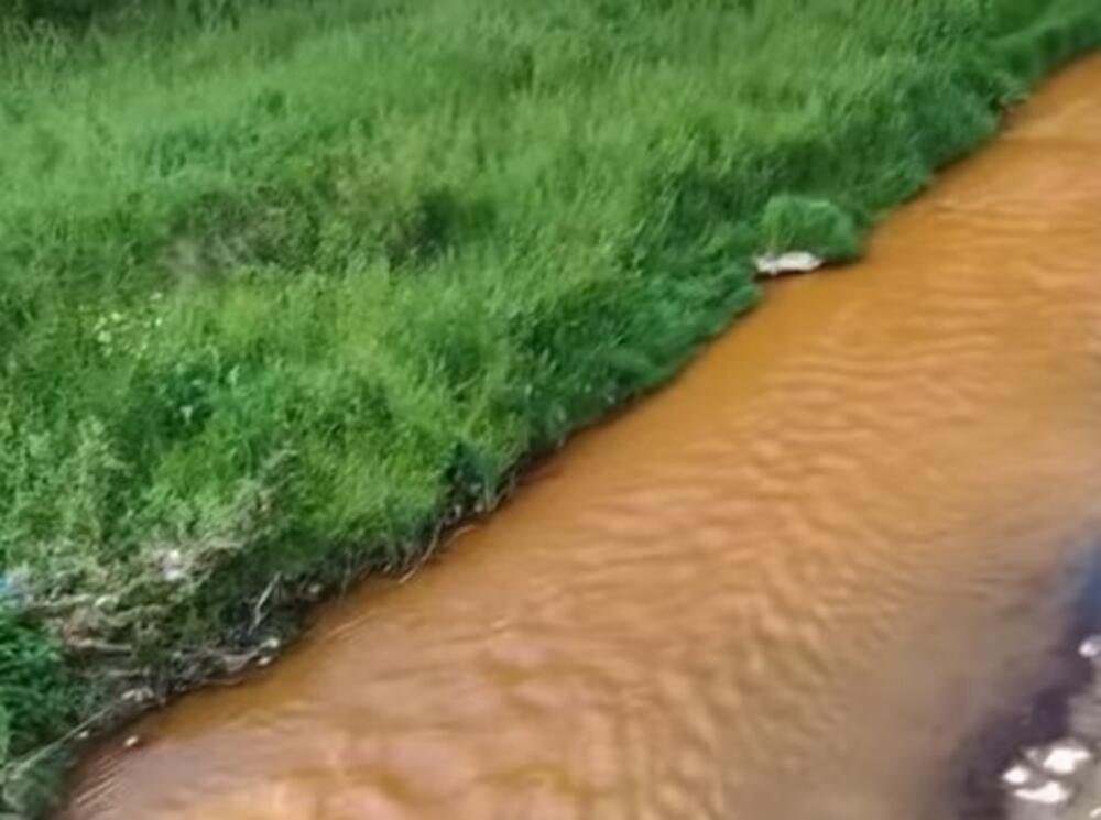 Nekada su se ljudi u njoj kupali, a sada da vas jeza uhvati: Lepenica u Kragujevcu promenila boju! (VIDEO)