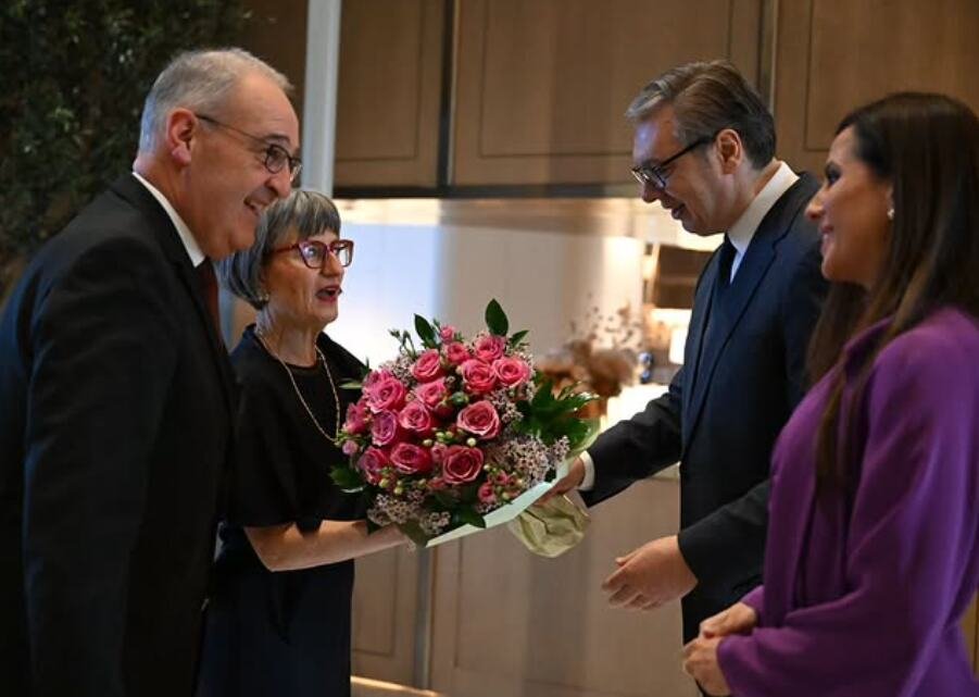 VUČIĆ SA SUPRUGOM UGOSTIO NA VEČERI PREDSEDNIKA ŠVAJCARSKE Ovde ako se pije dobar si domaćin i gost! Za nas je najveća uvreda da kažu da nismo dobri domaćini