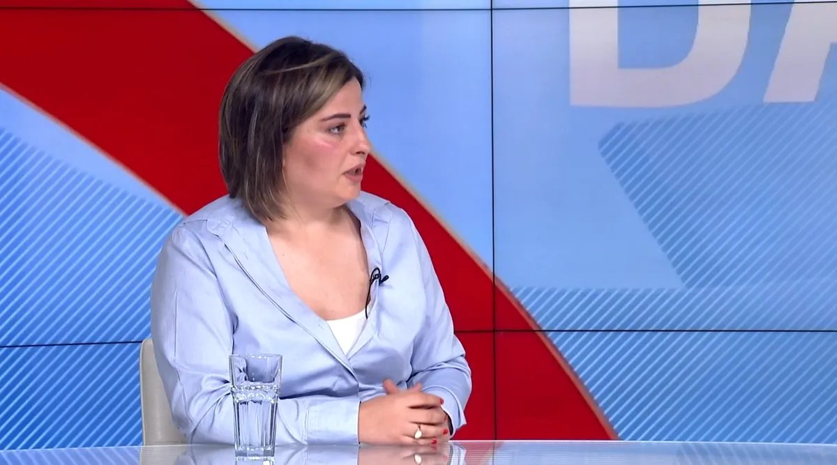 Stojmenović: SNS želi da Beograd kontrolišu i privatni investitori, i privatni prevoznici, i privatni apotekari