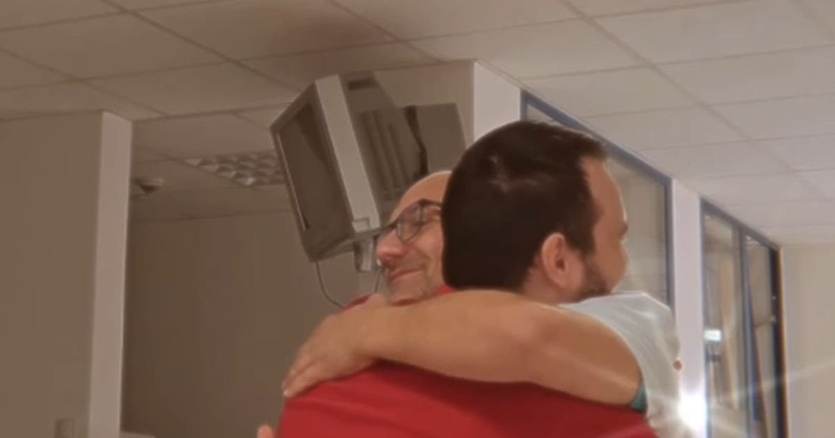 Aleksa podelio emotivnu sliku iz bolnice: Nakon rođenja sina, grli doktora "2. put dočekuješ našu decu neba"