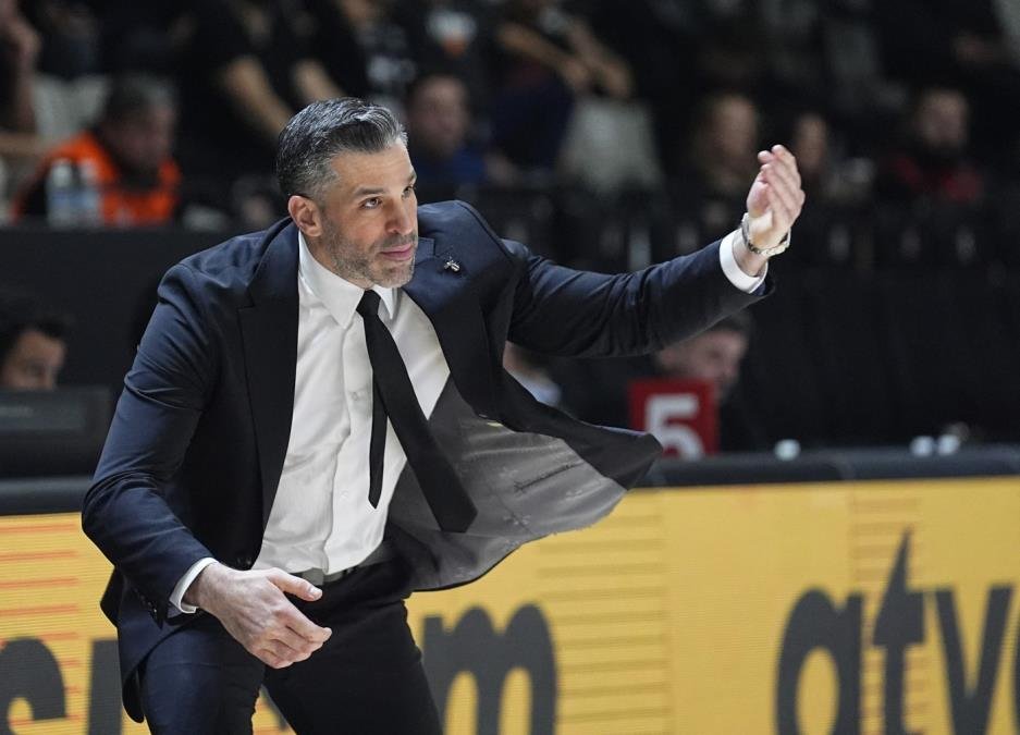 ALIMPIJEVIĆ U ZADNOJ SEKUNDI OSTAO BEZ EVROLIGE! Bešiktaš u infarkt završinici doživeo poraz od Burga u finalu Evrokupa!