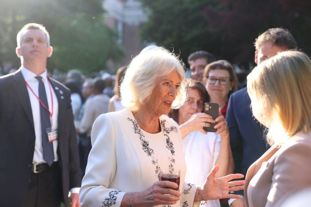 I kraljica je samo čovek: Tokom susreta sa Donaldom Trampom, Kamila priznala da ima problem sa kojim se svi borimo