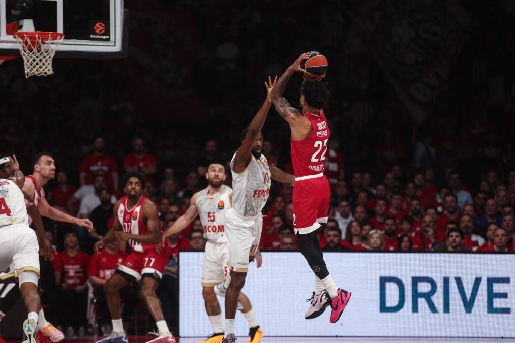 OLIMPIJAKOS SILOVIT PROTIV MONAKA: Cela hala skandirala Nikoli Milutinovu