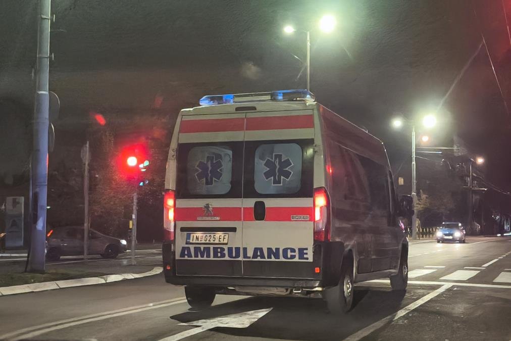 NESREĆA U BEČMENU Sudarili se traktor i "audi": Vozač traktora teško povređen