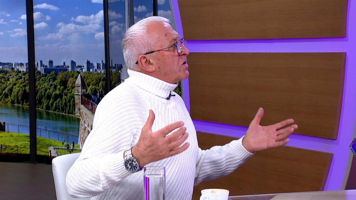 "NAĐITE MI NEKOGA KO ĆE RUŽNU REČ DA KAŽE ZA MENE" Era Ojdanić udario na estradu i koleginice: Pokrivao sam ih dok su varale muževe u mojoj kafani...