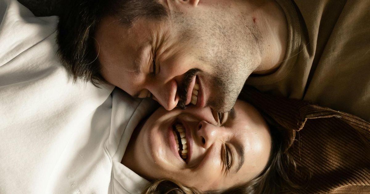 Zagrljaj od 20 sekundi: Kako jedan pokret noću obara stres i popravlja kvalitet sna