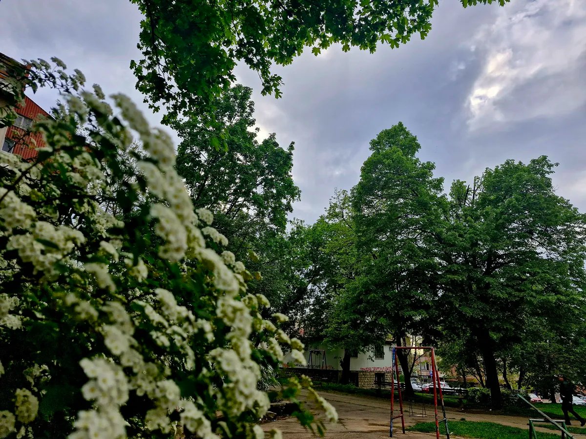 Oblačno i mestimično sa slabom kišom, temperatura do 23 stepena