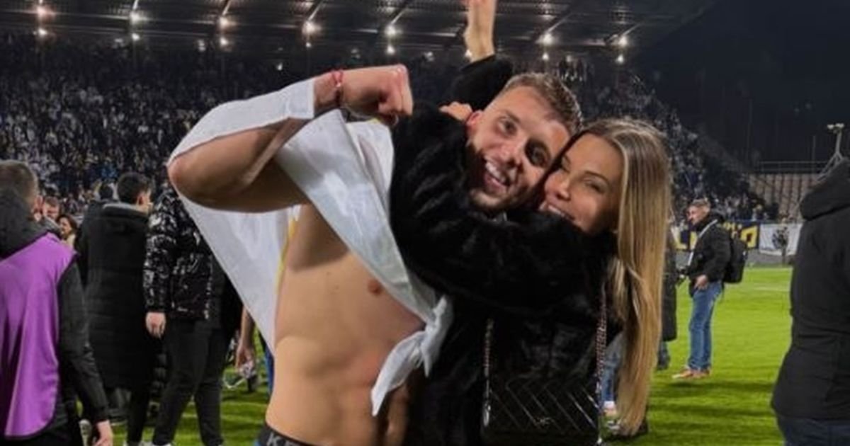 S Bosnom i Hercegovinom napravio istorijski uspeh protiv Italije, sad navijačima podelio 800 litara piva!