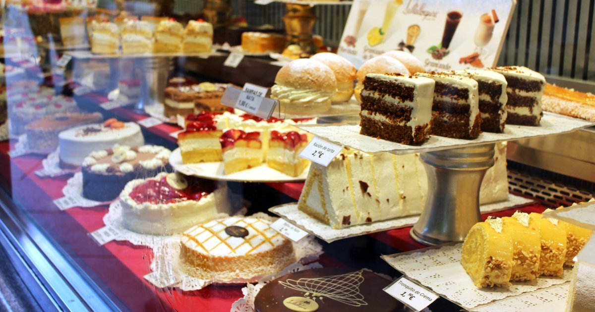 Račun iz poslastičarnice šokirao kupca, pored 2 dezerta naplatili mu OVO: Vlasnica kaže da je trošak opravdan