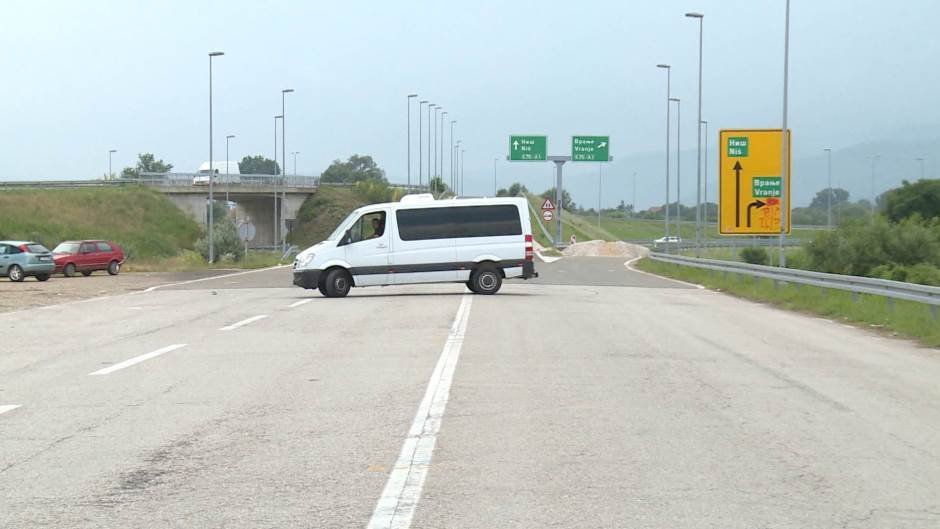 Greška, namera, egzibicionizam, pa i opklada: Zašto vozači završavaju u suprotnom smeru i kako to sprečiti