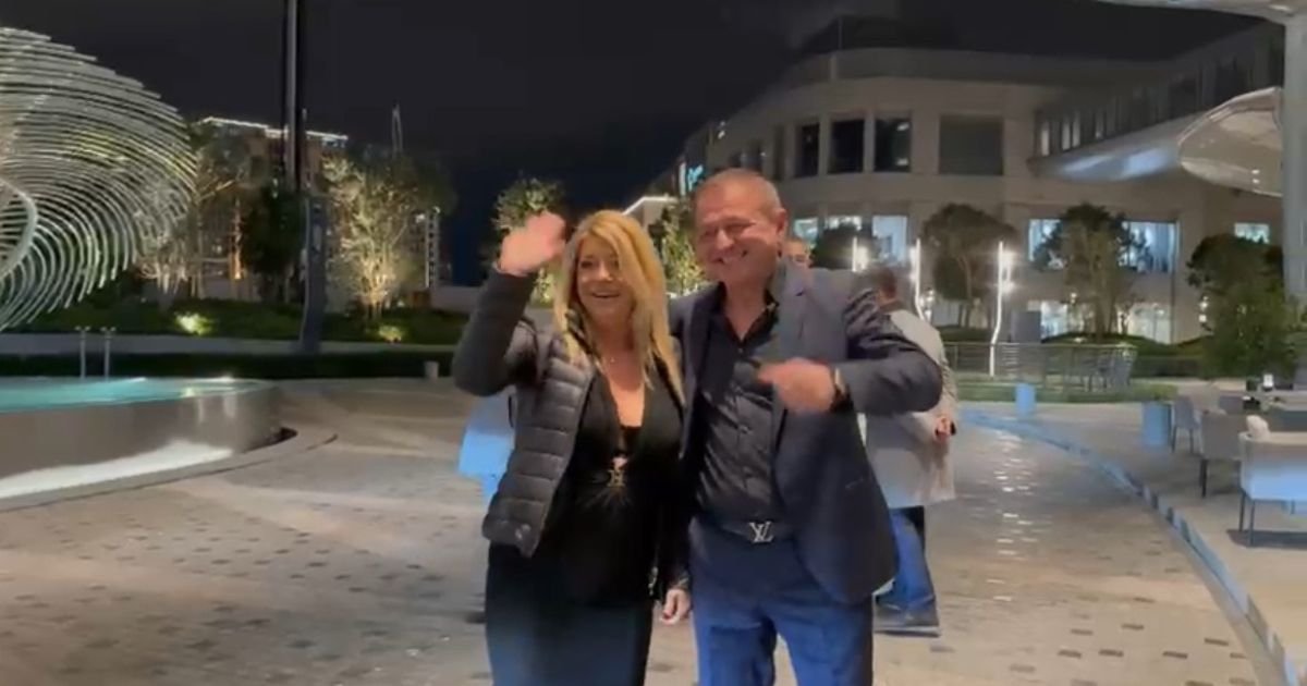 Pevaču dve koleginice sa estrade nudile "trojku": Rade izneo šok detalje, evo šta je otkrio "Bežao sam ko..."