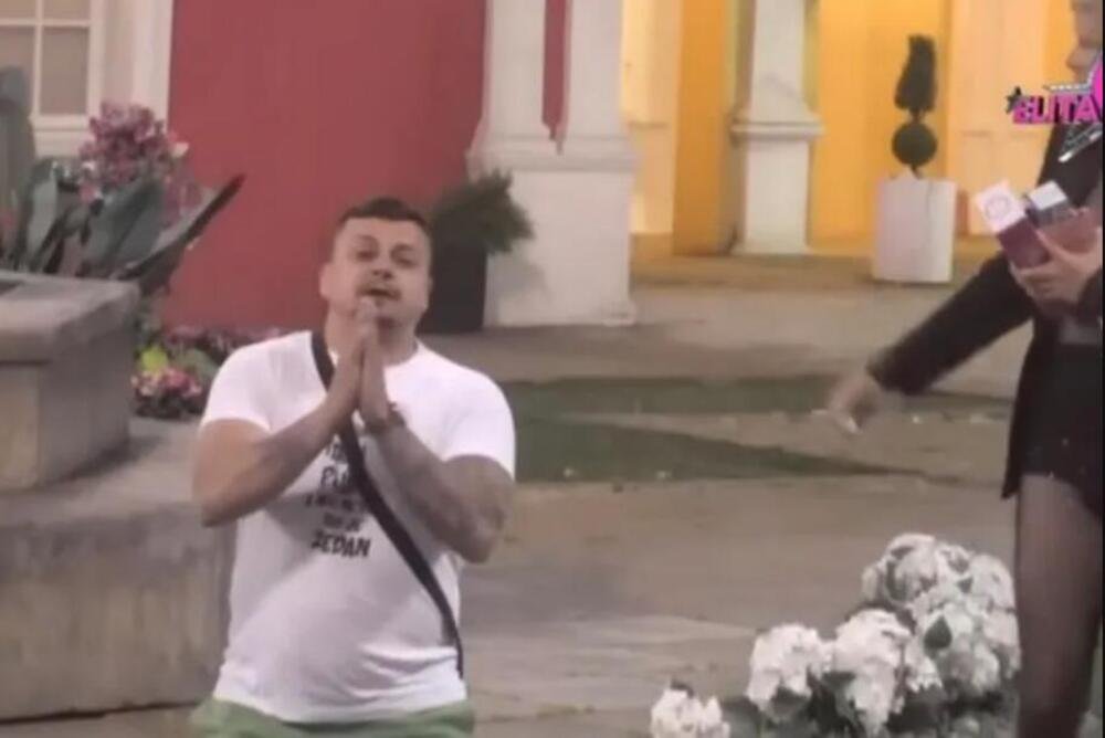 PREOKRET EPSKIH RAZMERA! Nakon AFERE SA DEDOM, Terza pao na KOLENA I OBRATIO SE MILICI! Snimak kruži Srbijom