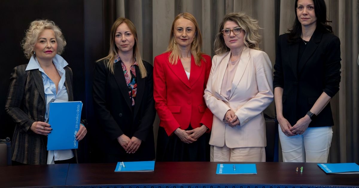 UNICEF i tri vodeća operatera potpisali deklaraciju: Novi standardi za bezbednost dece na internetu u Srbiji