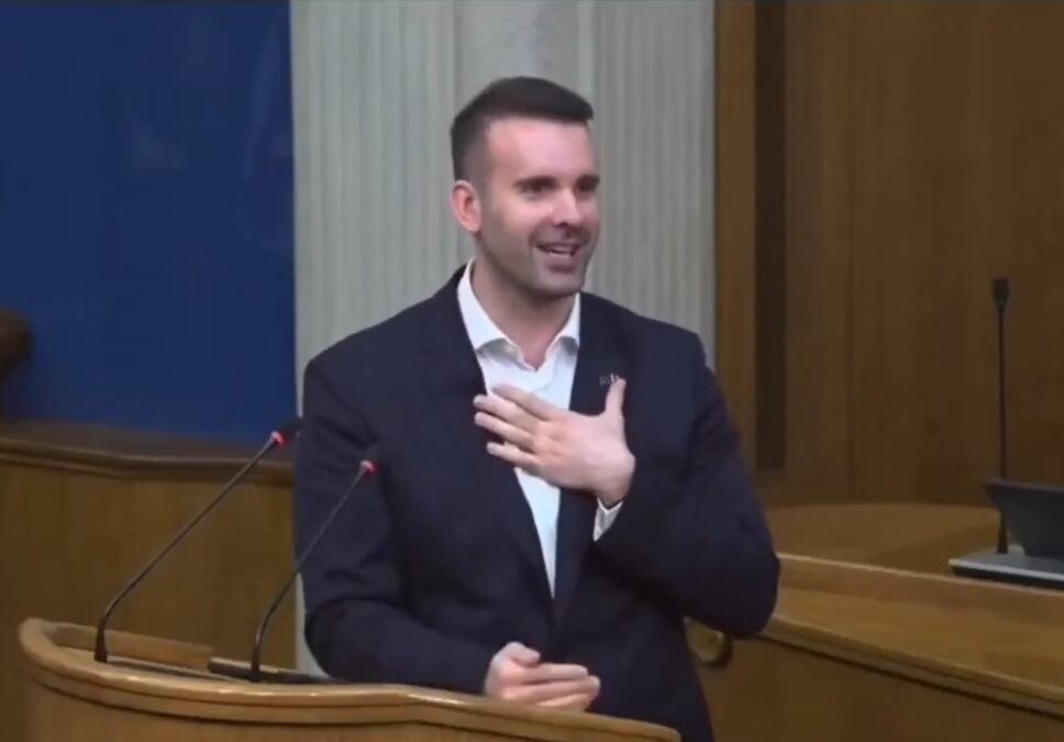 "UMESTO DA JE U ZATVORU, PREKO SUDOVA PROGONI SVOJE KRITIČARE" Medojević osuo paljbu po Spajiću, optužio ga za niz koruptivnih afera