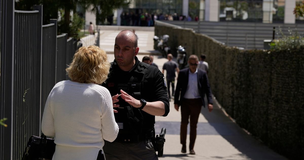 Deka koji je napravio haos u Atini pucajući kao kauboj i ranivši više ljudi dao šok izjavu u policiji!