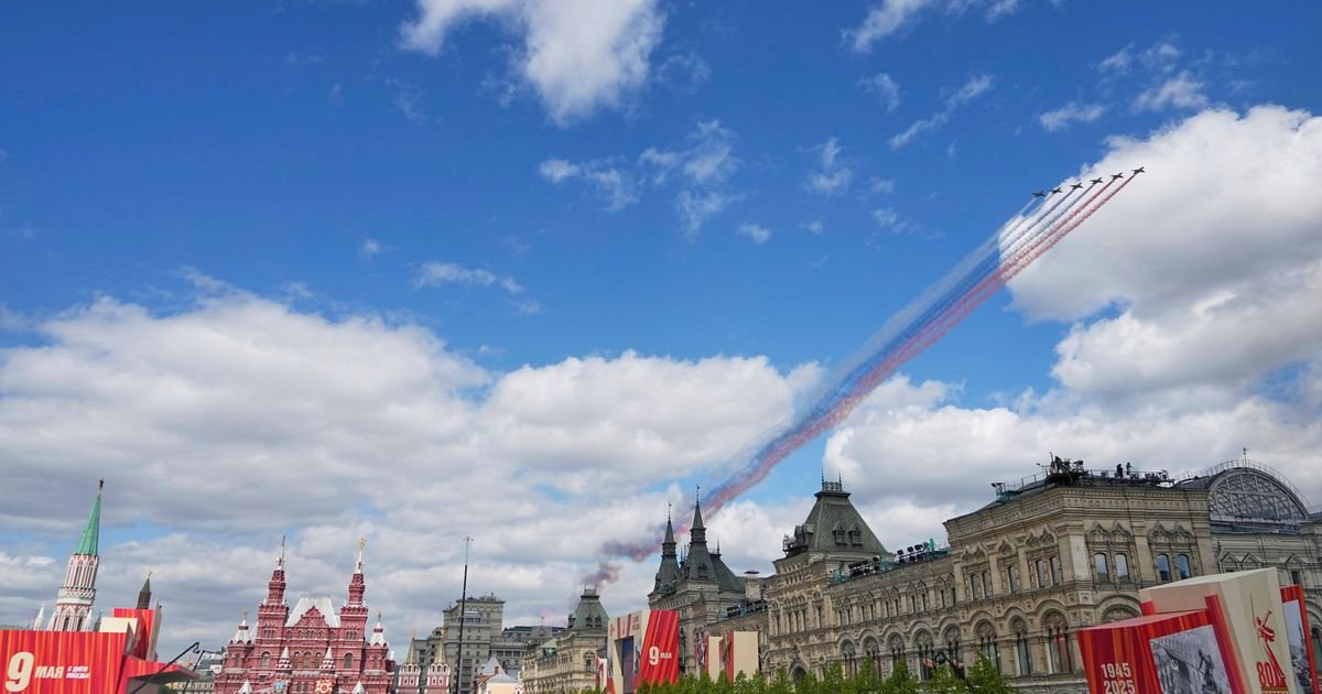 Vojna parada u Moskvi 9. maja će biti MNOGO drugačija nego sve prethodne: Peskov otkrio i zašto