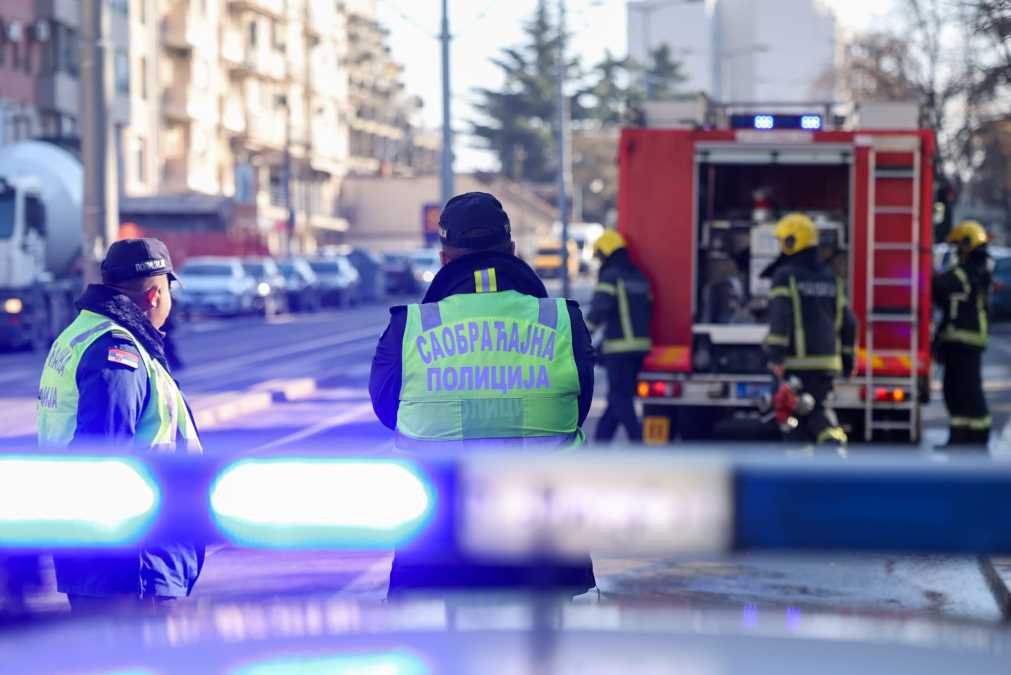 DRAMA U NIŠU: Žena (36) bežala od policije, pa upala u šaht, vadili je vatrogasci