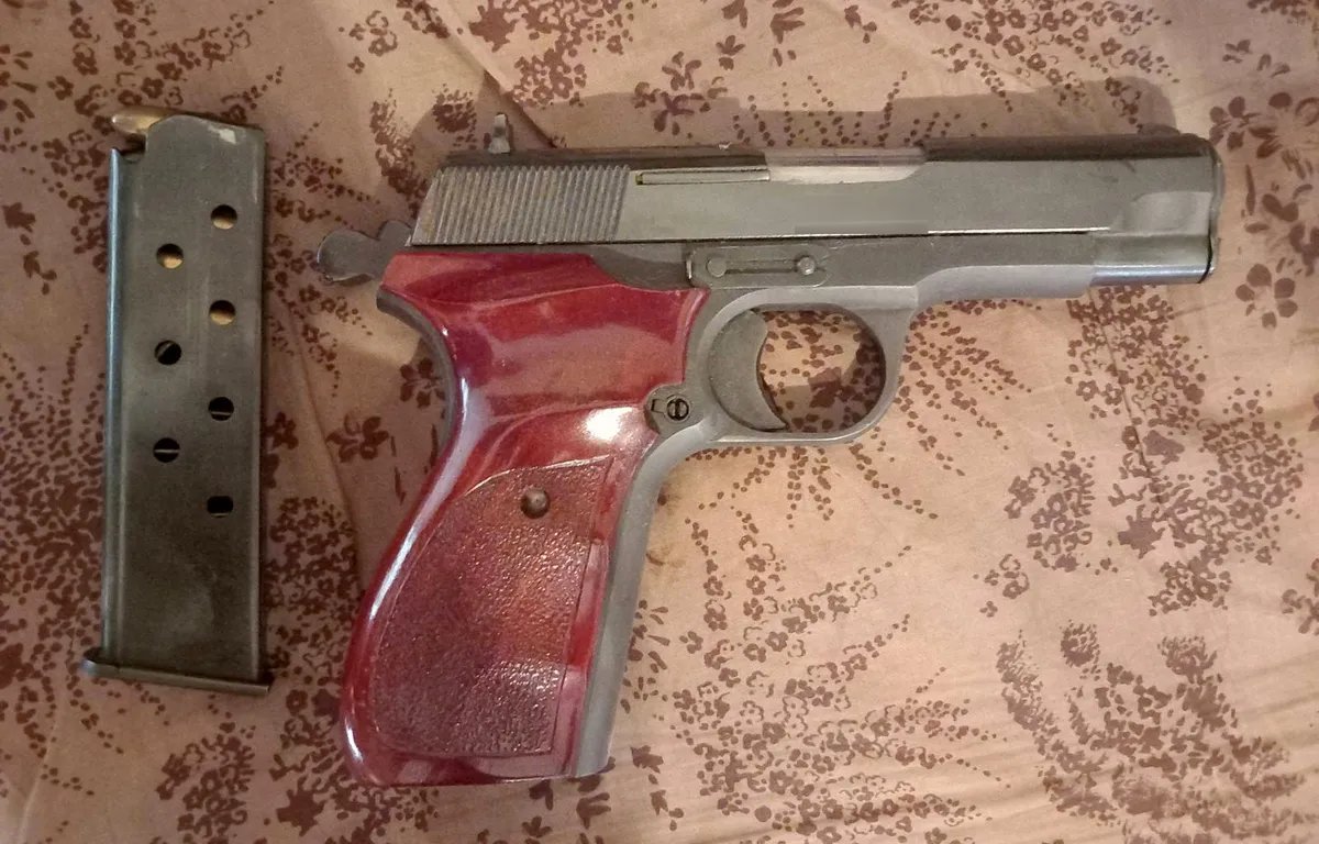 Policija zaplenila više od 500.000 ilegalnih tableta u Staroj Pazovi: Uhapšen muškarac, kod njega pronađeno i oružje