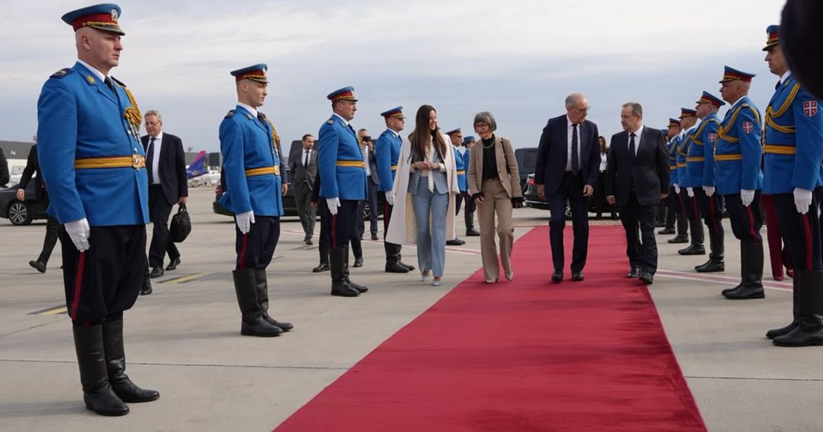 Ivica Dacic and Tamara Vucic see Swiss president off at Belgrade airport: Key innovation agreement signed