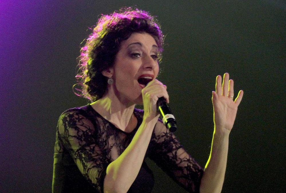 SVI JE ZNAMO KAO DORIS DRAGOVIĆ, A TO NIJE NJENO IME: Evo šta pevačici piše u dokumentima