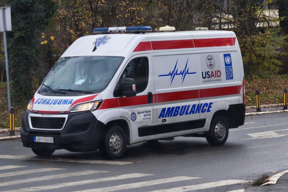 RADNIK (56) PAO SA ČETVRTOG SPRATA U NIŠU: Poznato u kakvom je stanju