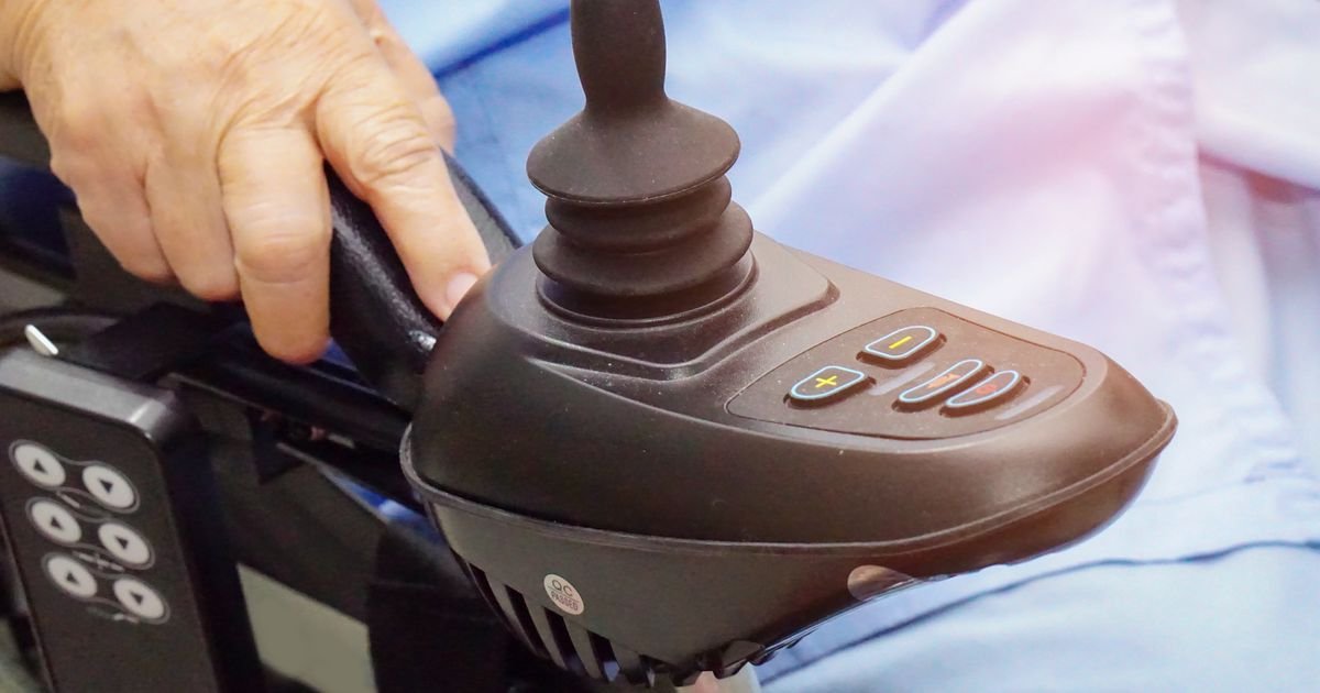 Snimak iz Splita postao hit! Bakica se u kolicima vozila se ulicom, iza nje kolona!