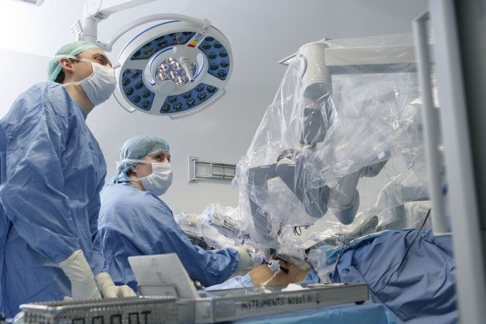 VALENTINA PREMINULA NAKON RUTINSKOG KOZMETIČKOG ZAHVATA! Htela "MAČJE OČI", pa... Lekar ŠOKIRAO IZJAVOM