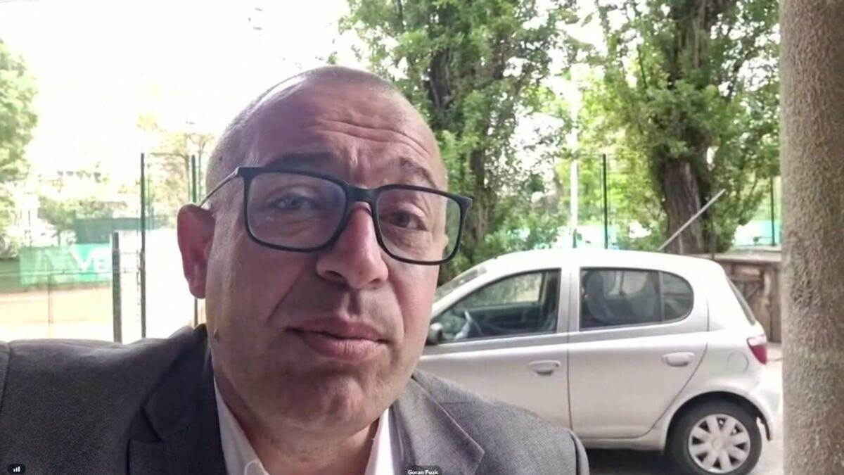 NAPADNUT EKONOMISTA PUZIĆ TOKOM UKLJUČENJA U KURIROV PROGRAM UŽIVO! Blokader ga uznemiravao dok je govorio o najvažnijoj temi za našu zemlju (VIDEO)