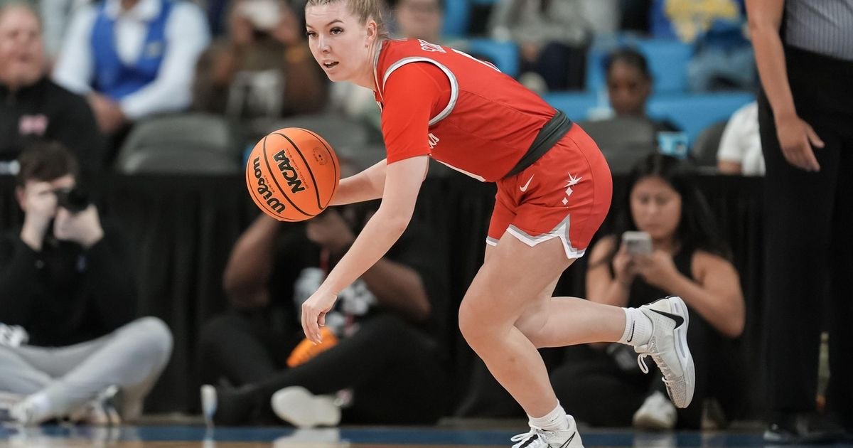 Trener priznao da je imao intimne odnose sa košarkašicom